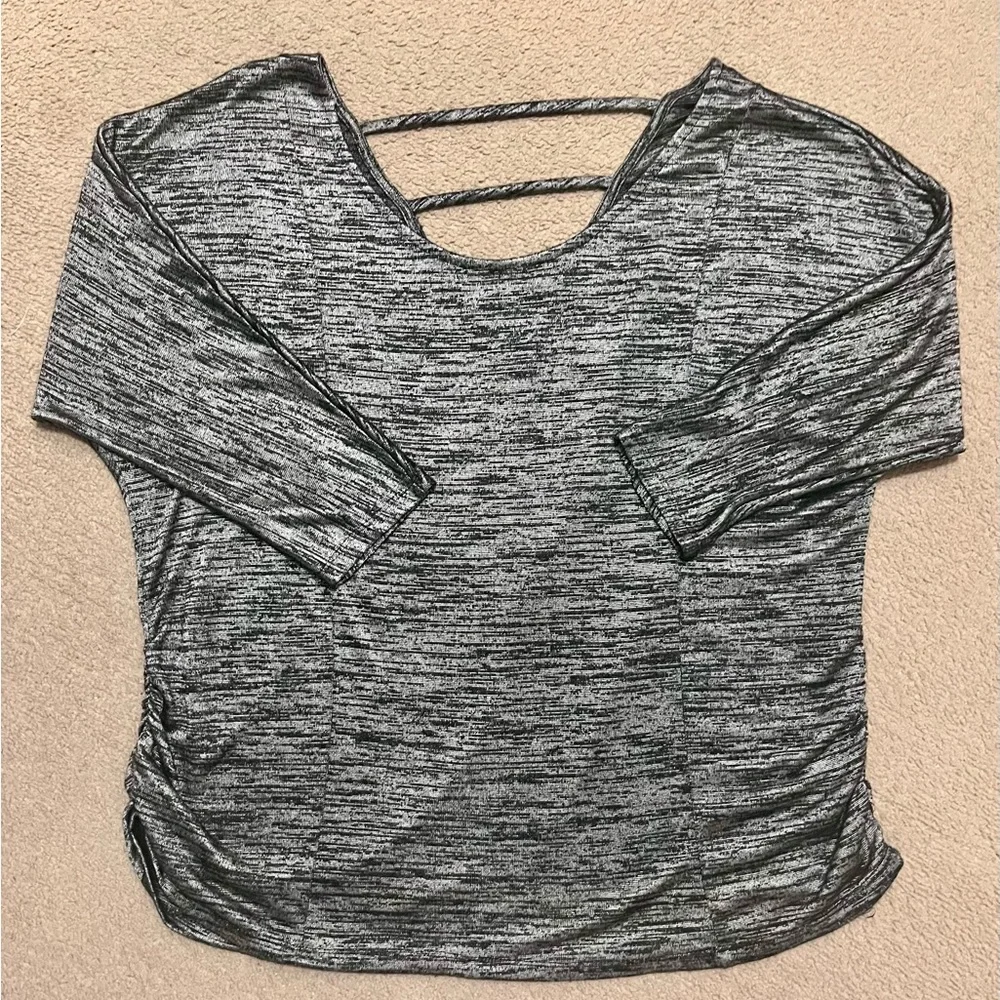 Faded Glory women’s V-neck blouse. - Picture 3 of 6